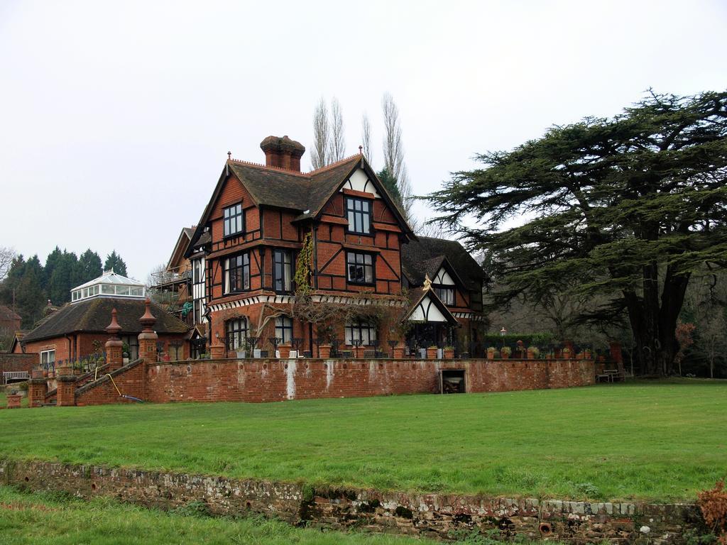 戈德尔明Hambledon House住宿加早餐旅馆 外观 照片